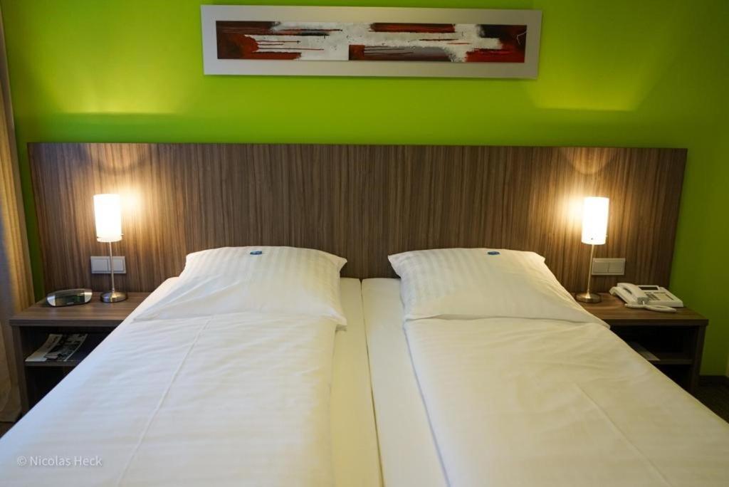 Hotel Ambiente Walldorf วัลล์ดอร์ฟ ภายนอก รูปภาพ