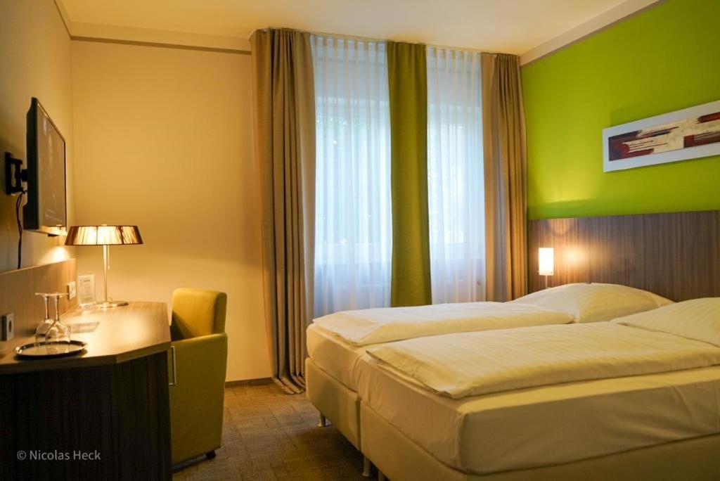 Hotel Ambiente Walldorf วัลล์ดอร์ฟ ภายนอก รูปภาพ