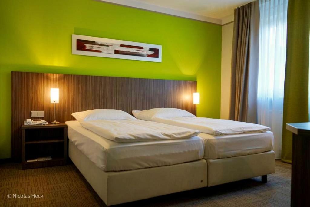 Hotel Ambiente Walldorf วัลล์ดอร์ฟ ภายนอก รูปภาพ