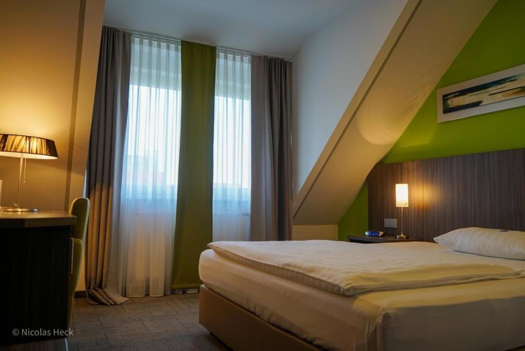 Hotel Ambiente Walldorf วัลล์ดอร์ฟ ภายนอก รูปภาพ